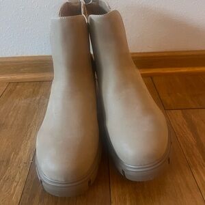 MIA Women's Cream Ankle Boots (Brand new)